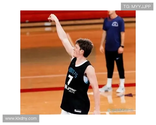 克尼普尔全场12投5中三分6中2砍下18分8板3助1断表现亮眼